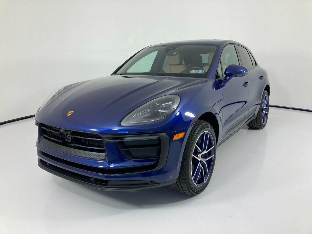 2025 PORSCHE Macan