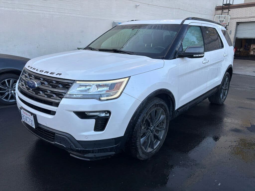 2018 FORD Explorer