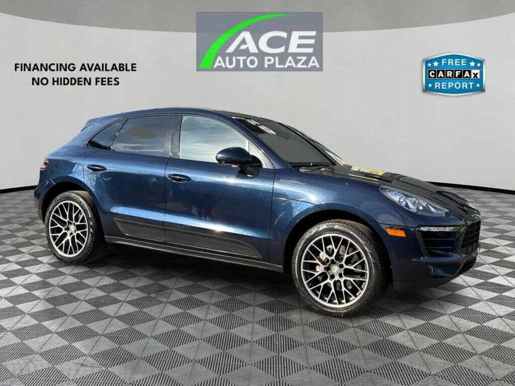 2017 PORSCHE Macan