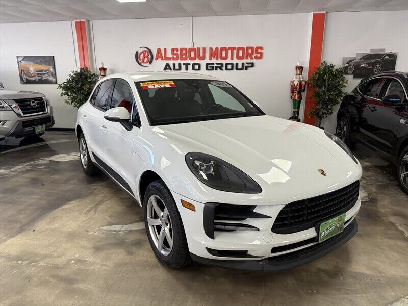 2019 PORSCHE Macan