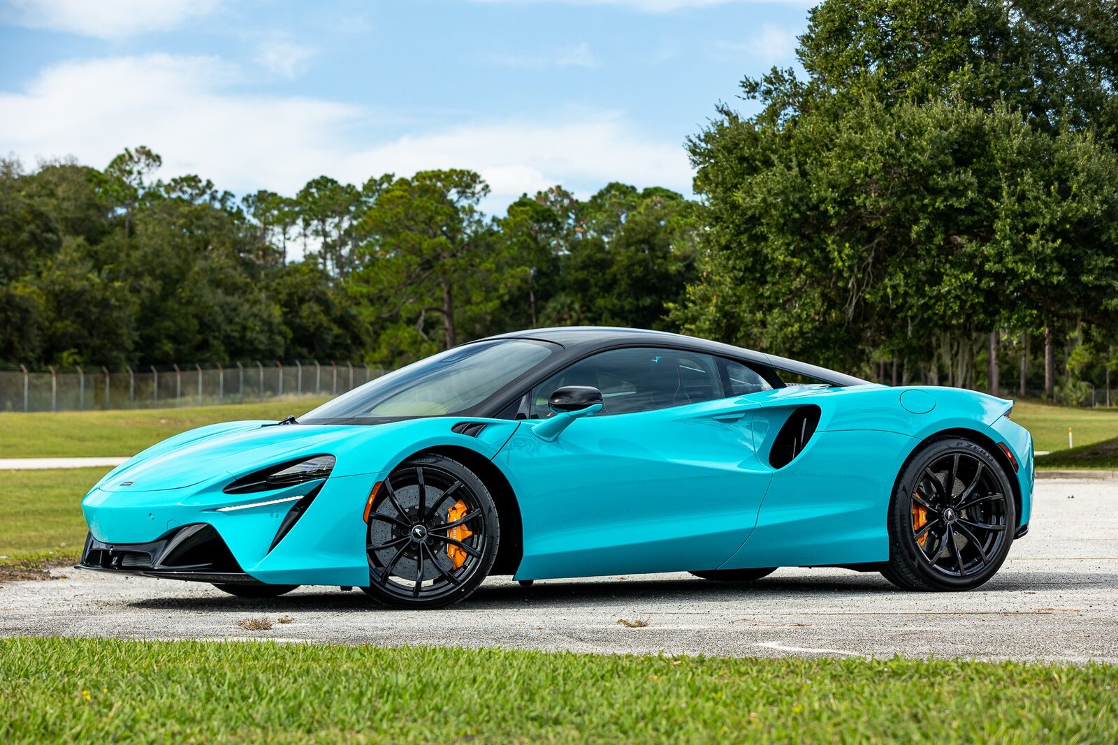 2023 MCLAREN ARTURA