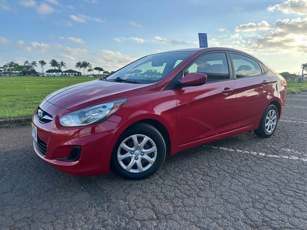 2013 HYUNDAI Accent