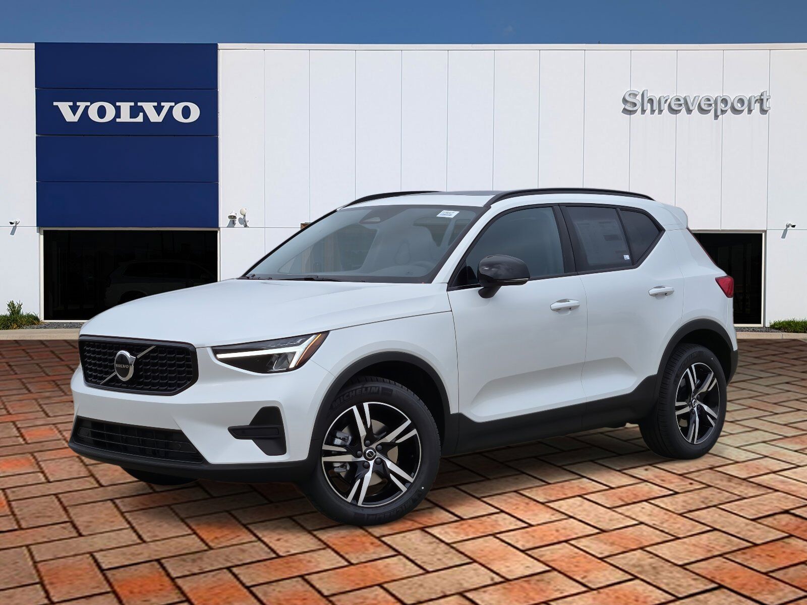2026 VOLVO XC40