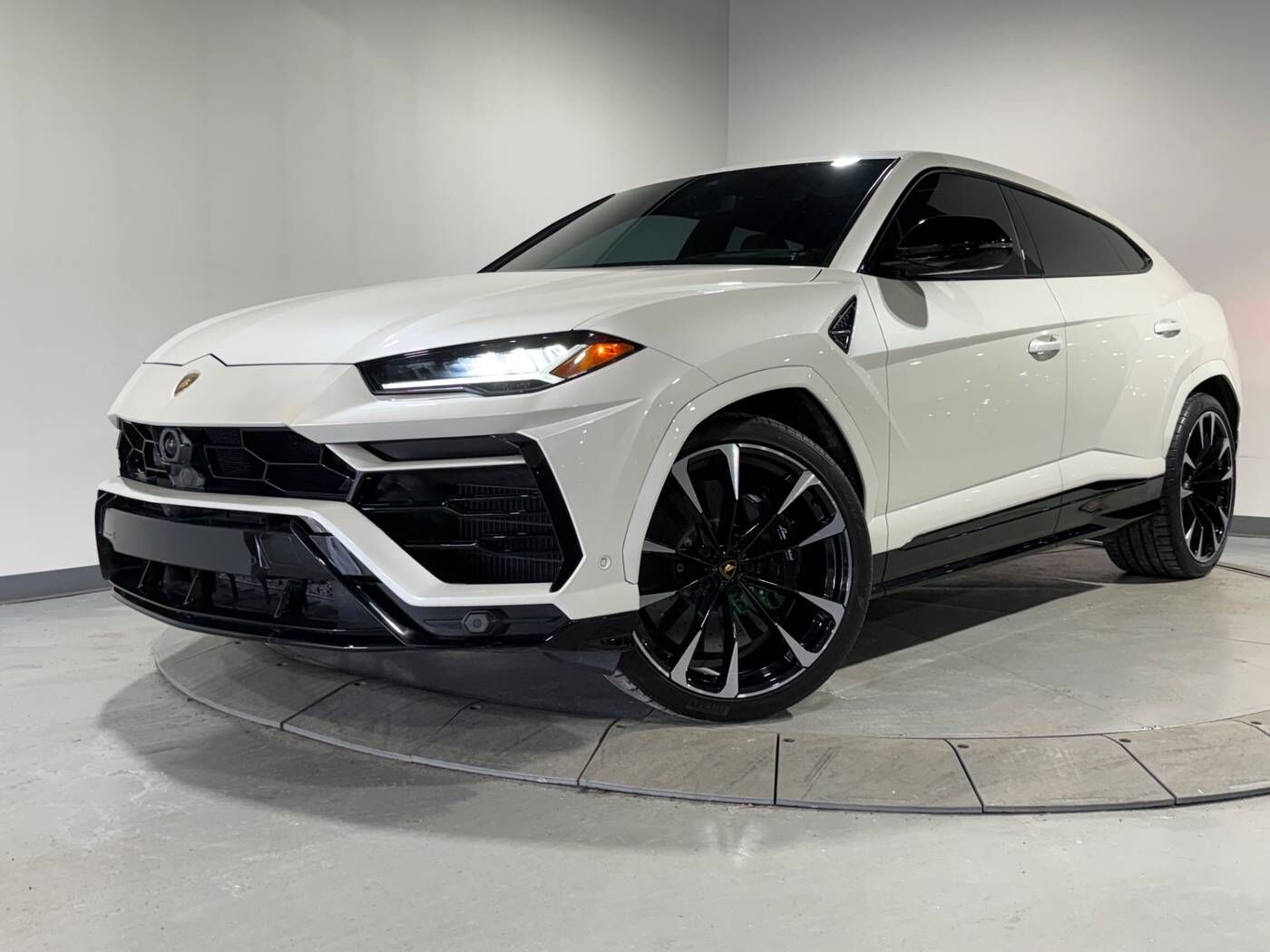 2022 LAMBORGHINI URUS