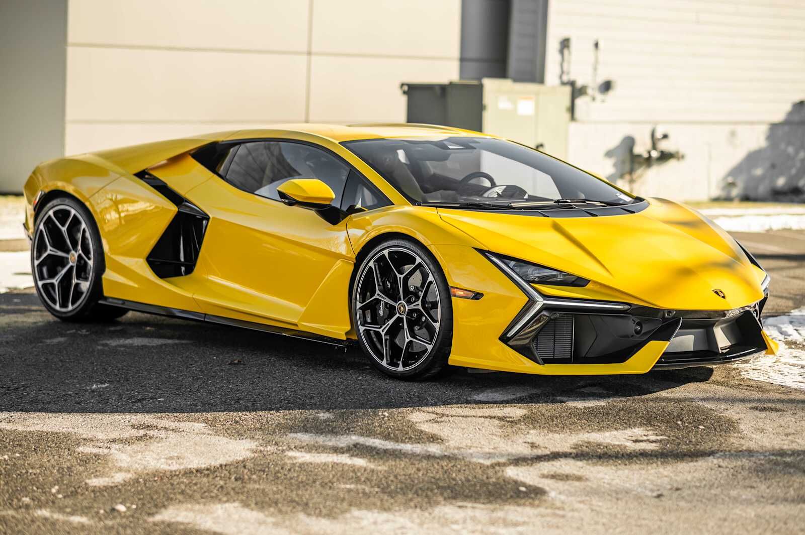 2025 LAMBORGHINI Revuelto