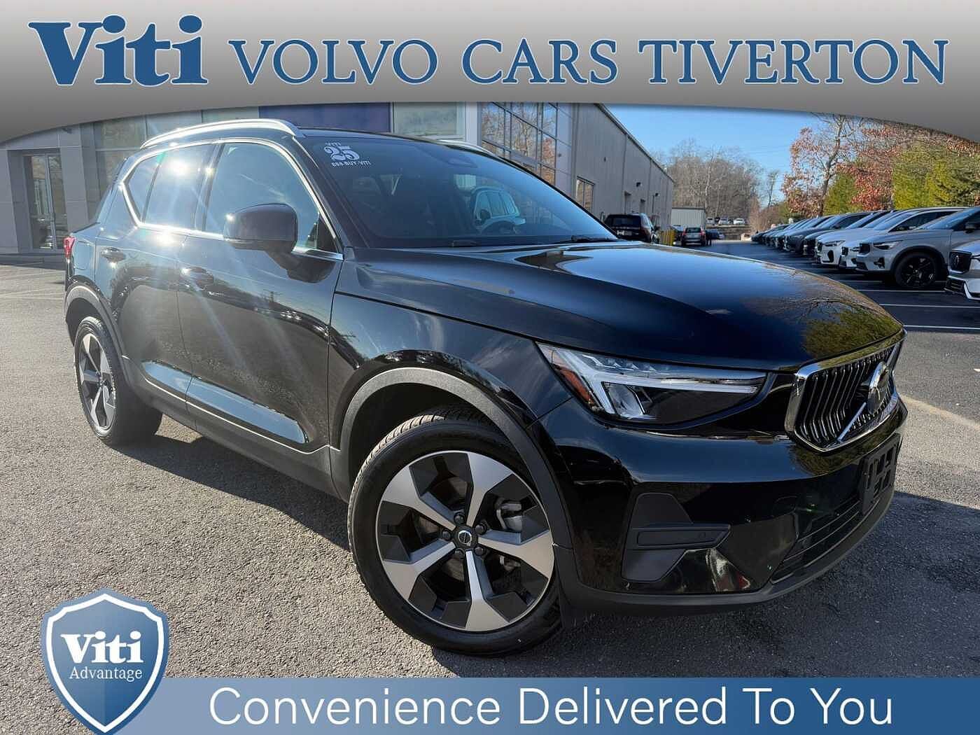 2025 VOLVO XC40