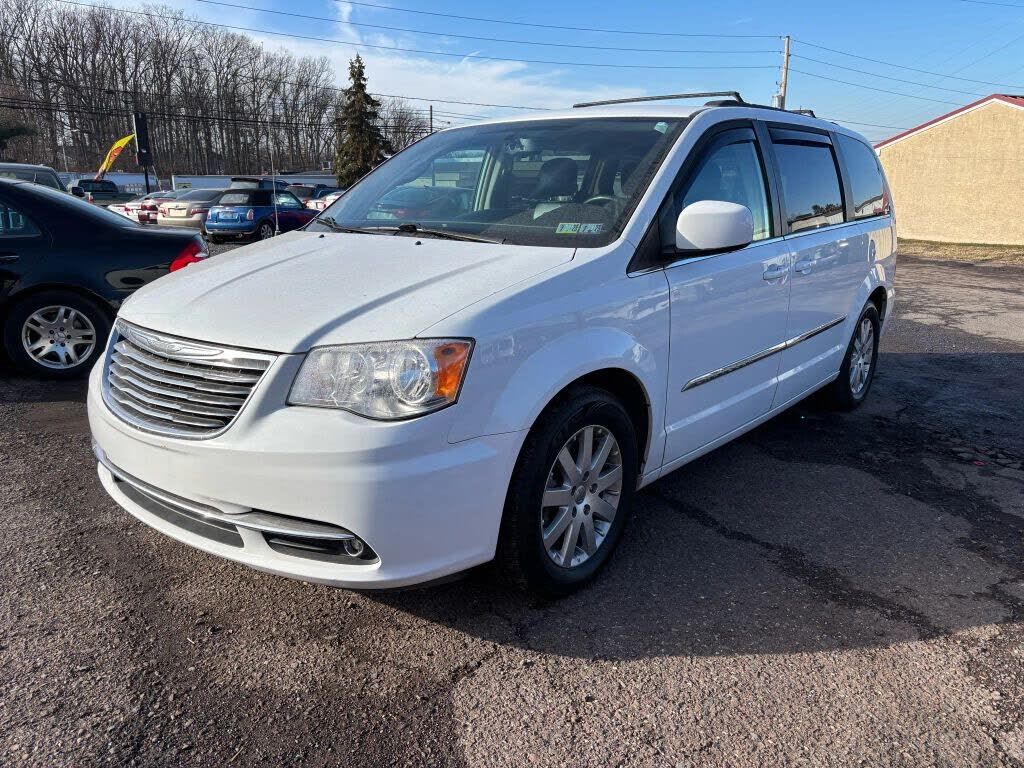 2016 CHRYSLER Town and Country