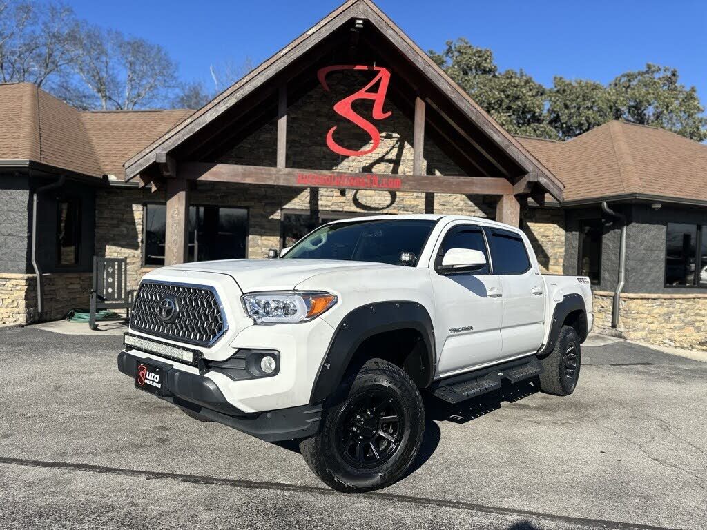 2017 TOYOTA Tacoma
