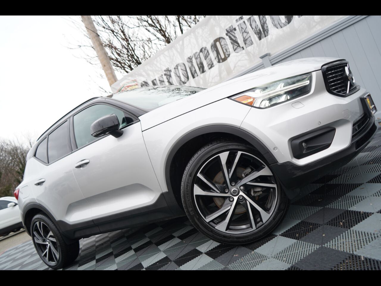 2019 VOLVO XC40