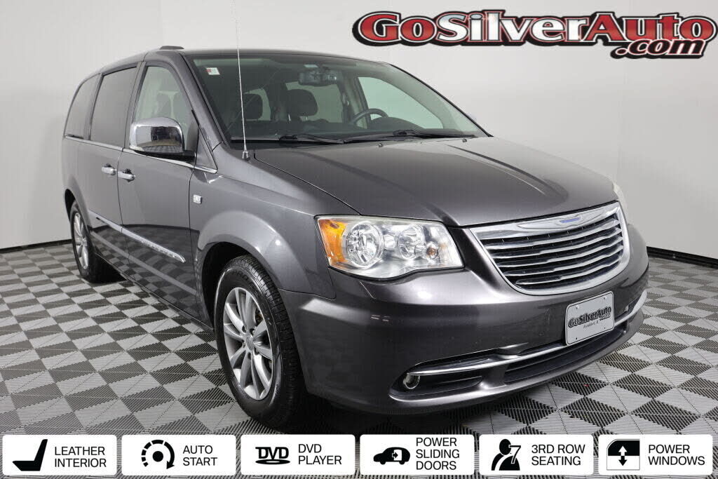 2014 CHRYSLER Town and Country