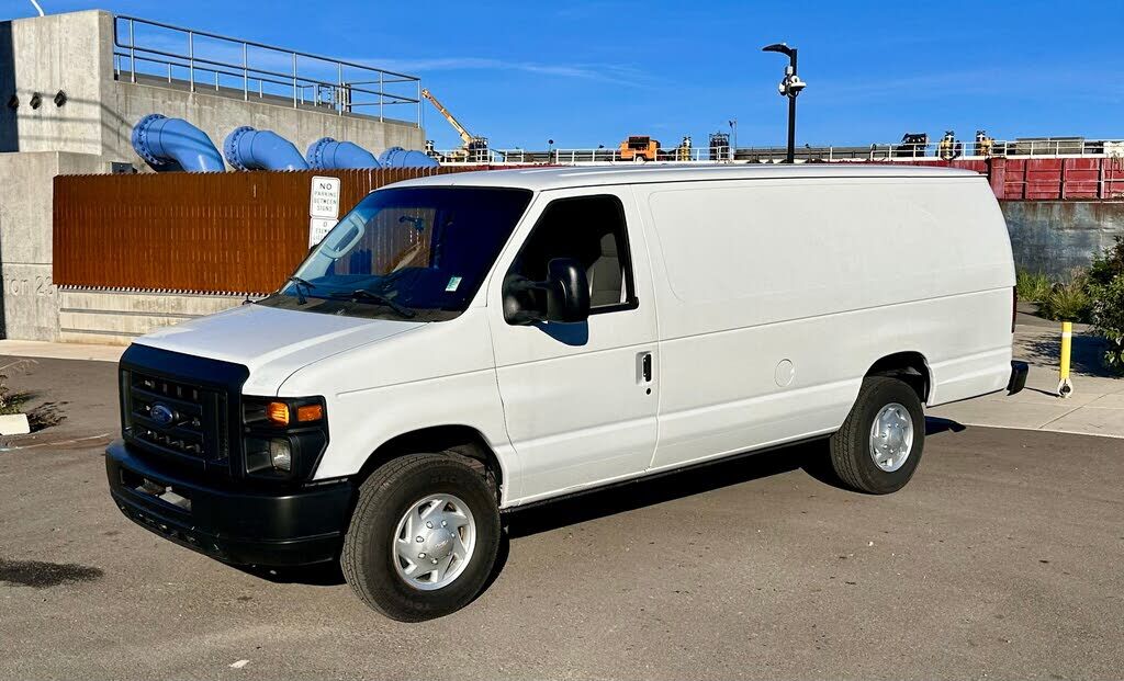 2011 FORD E-350