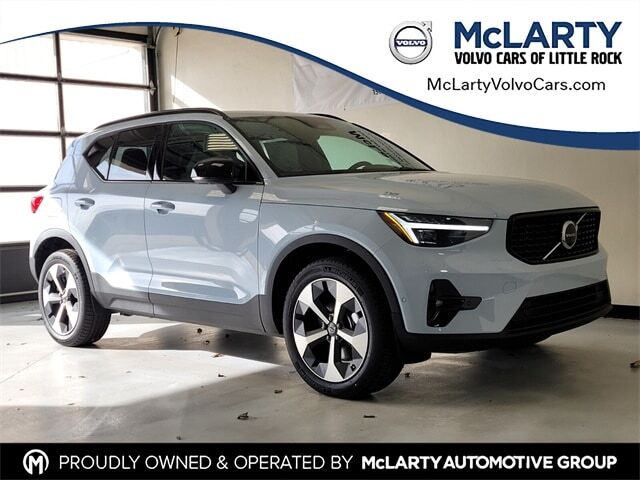 2026 VOLVO XC40
