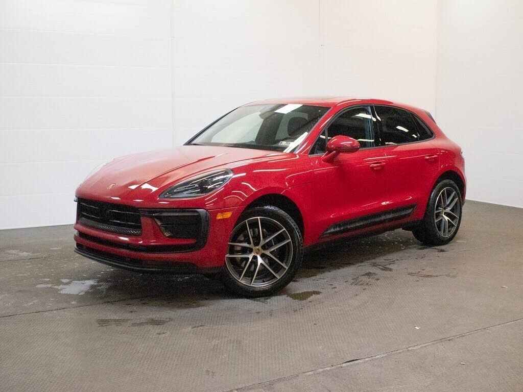 2025 PORSCHE Macan
