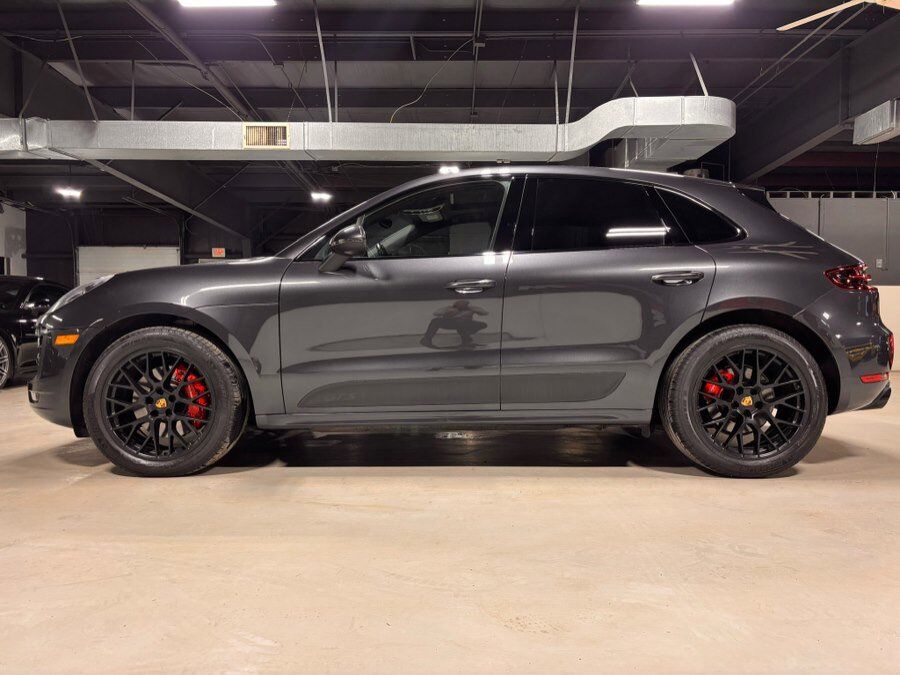 2017 PORSCHE Macan