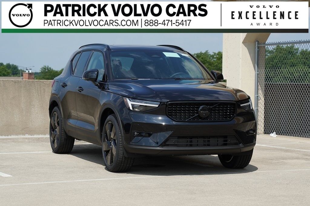 2026 VOLVO XC40