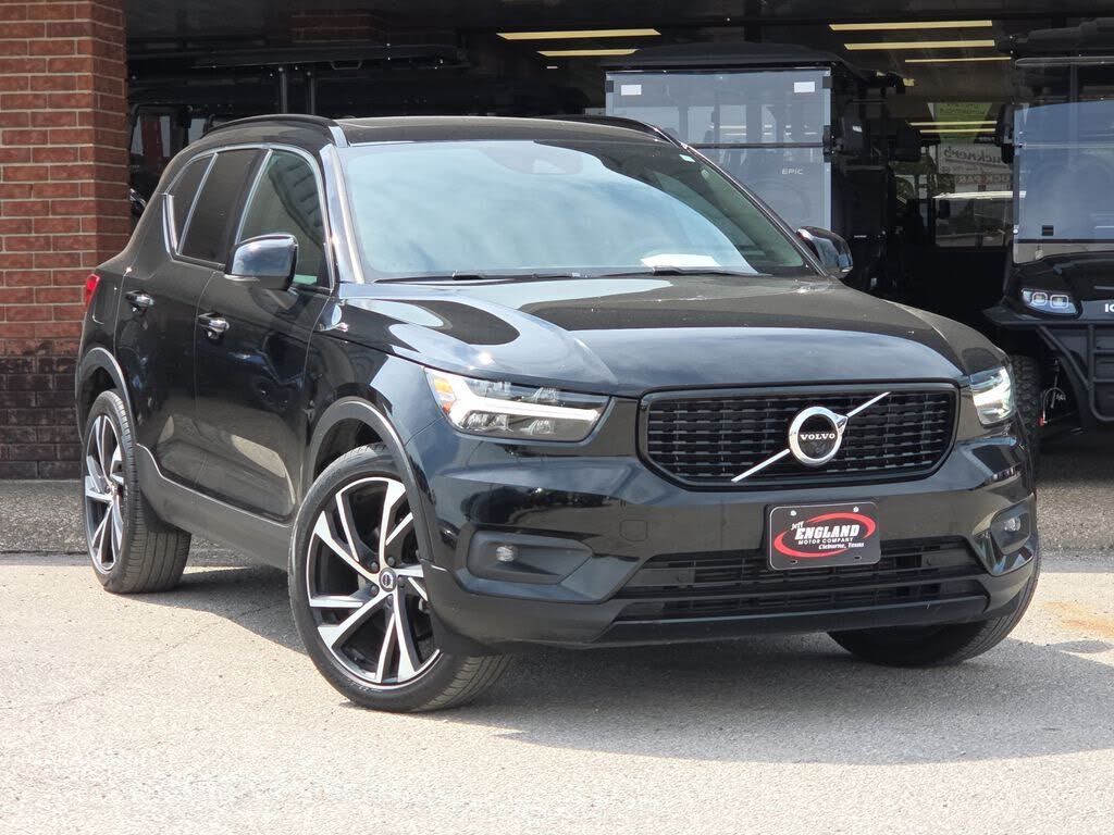 2021 VOLVO XC40