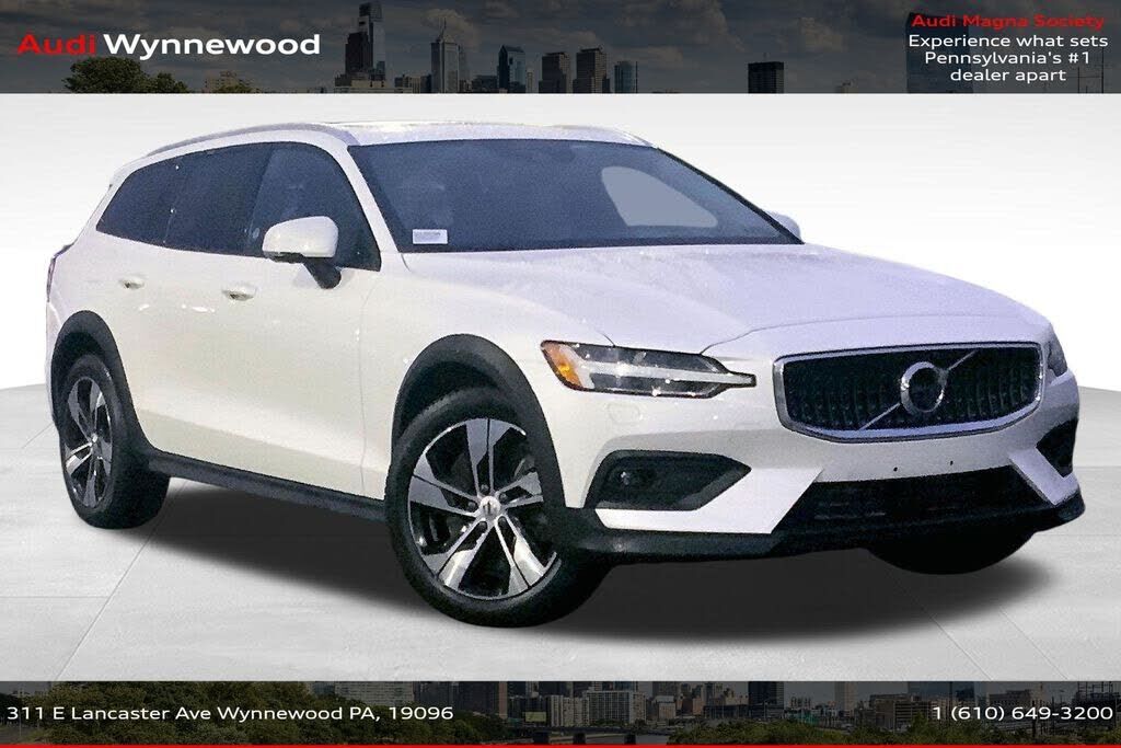 2022 VOLVO V60CC