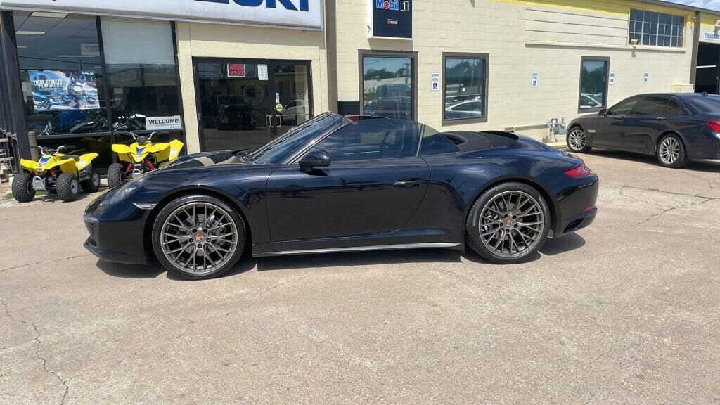 2017 PORSCHE 911