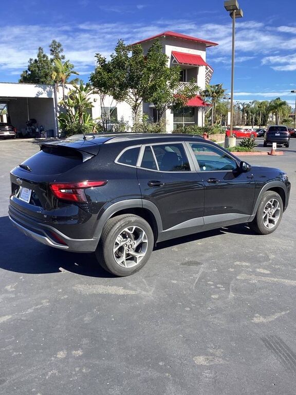 2025 CHEVROLET Trax