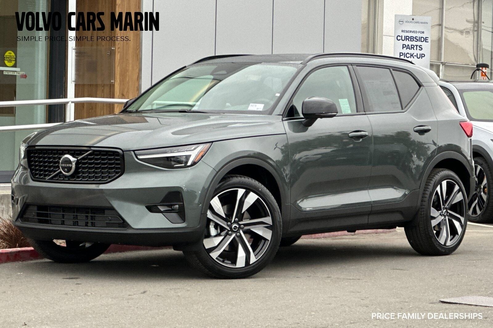 2026 VOLVO XC40