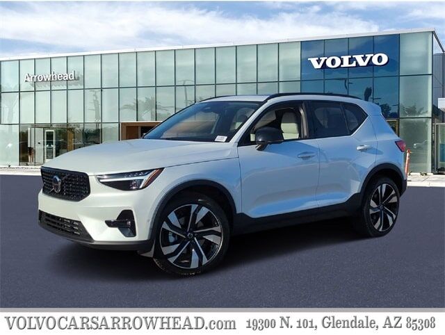 2026 VOLVO XC40