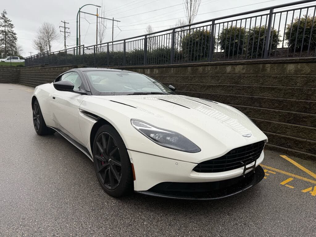 Aston Martin DB11