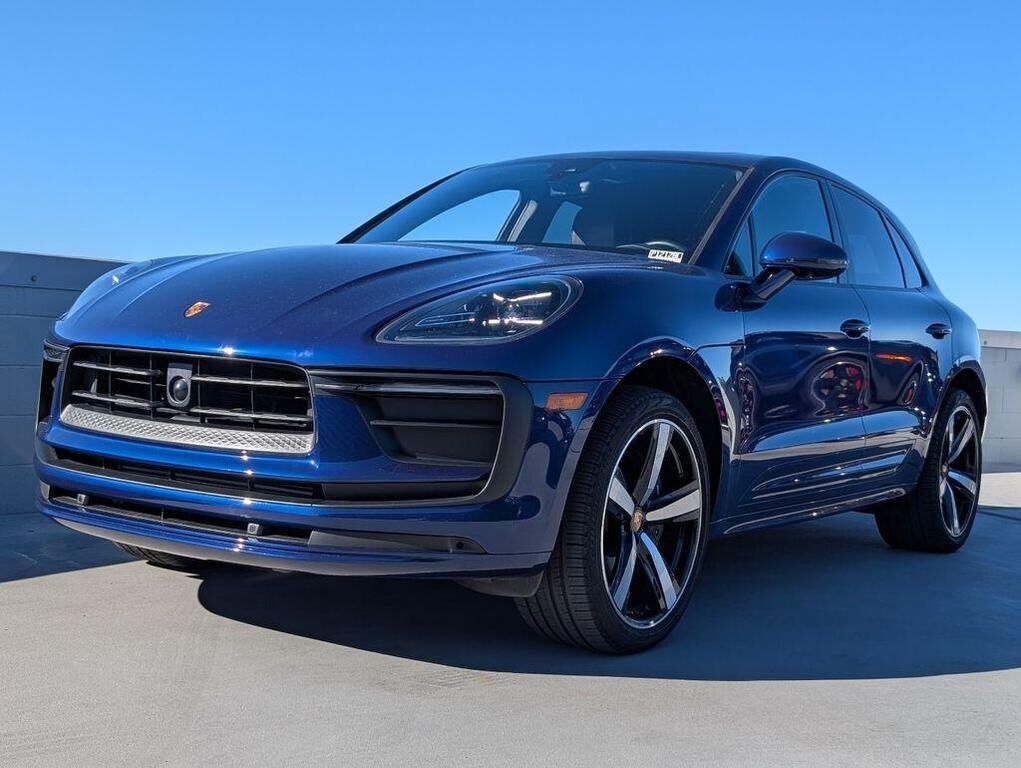 2024 PORSCHE Macan