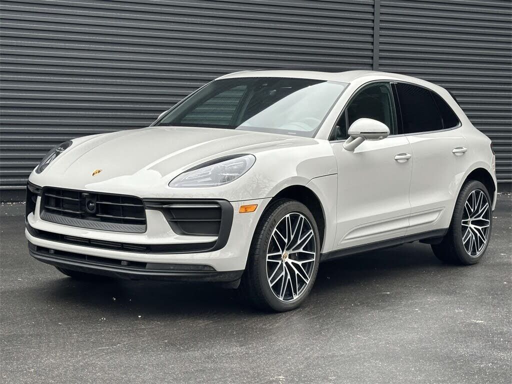 2025 PORSCHE Macan