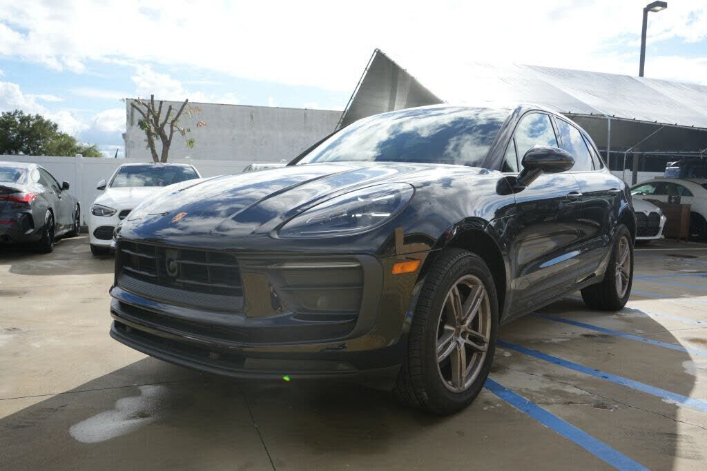 2023 PORSCHE Macan