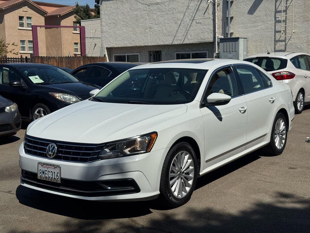 2017 VOLKSWAGEN Passat