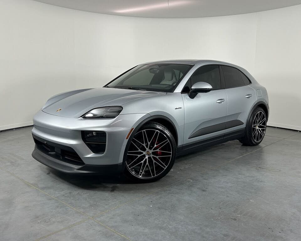 2025 PORSCHE Macan