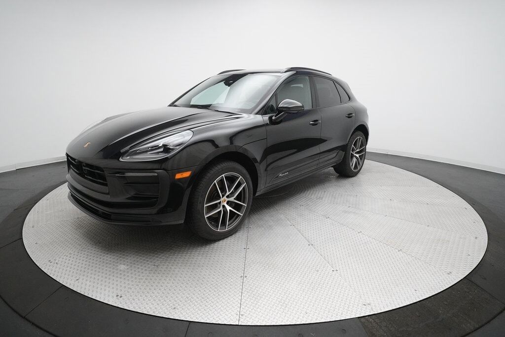 2025 PORSCHE Macan