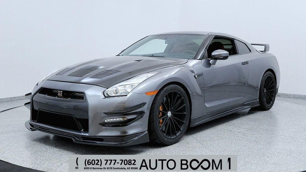 2015 NISSAN GT-R