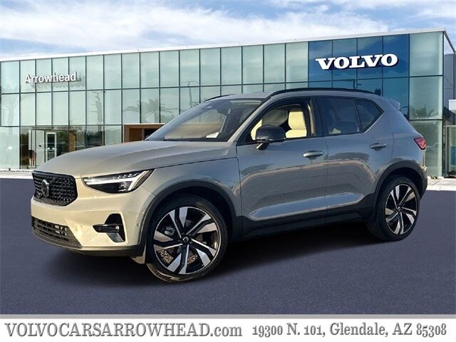 2026 VOLVO XC40