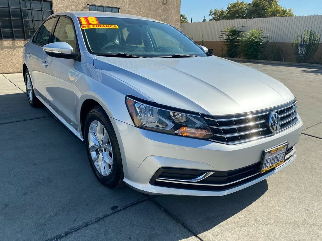 2018 VOLKSWAGEN Passat