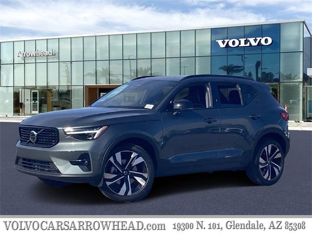 2026 VOLVO XC40