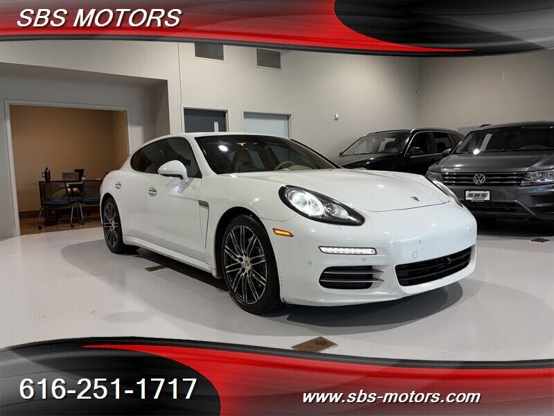 2016 PORSCHE Panamera