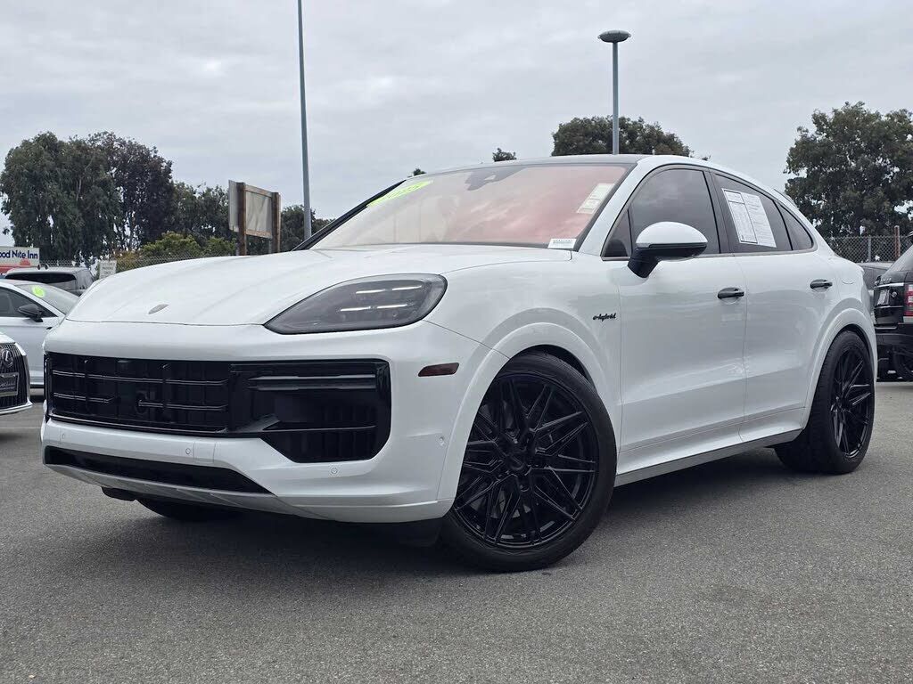 2025 PORSCHE Cayenne