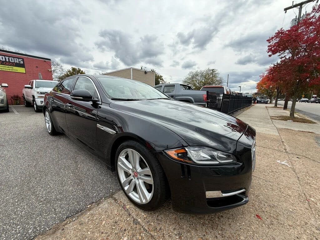 2017 JAGUAR XJ