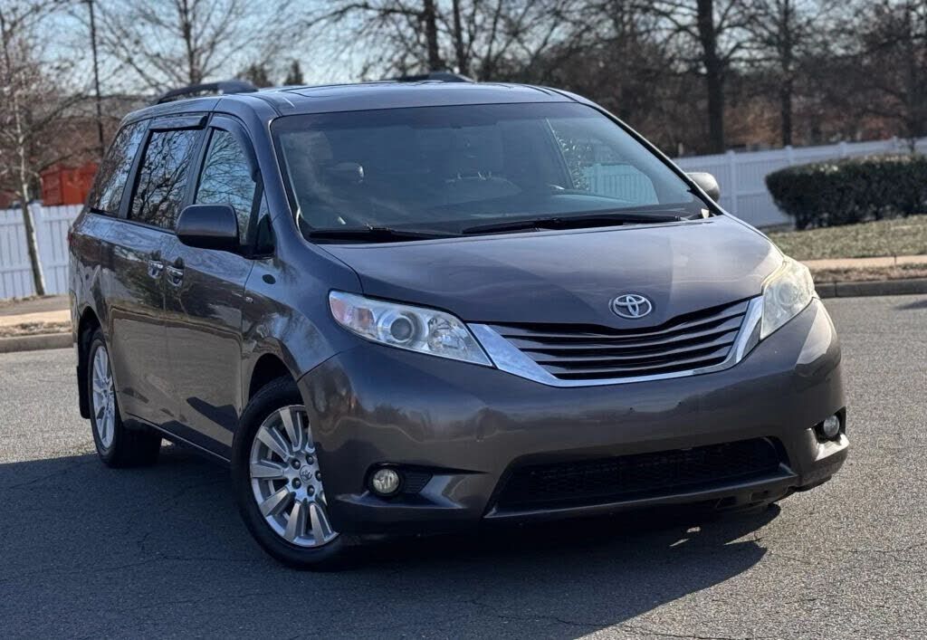 2017 TOYOTA Sienna