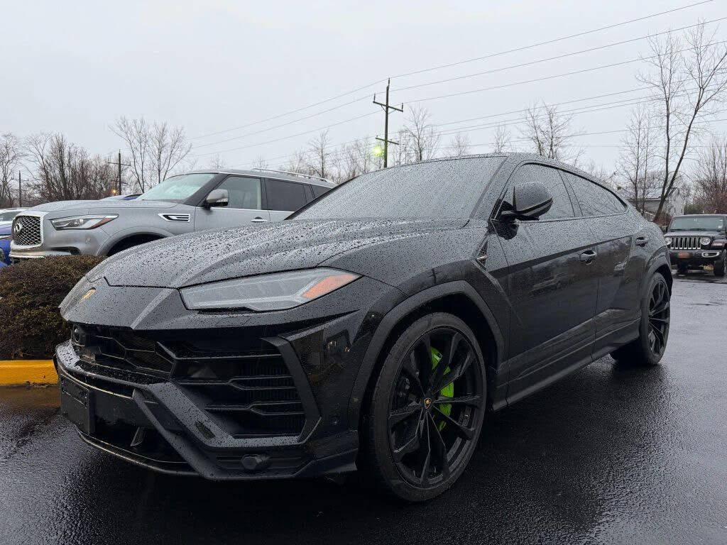 2022 LAMBORGHINI URUS