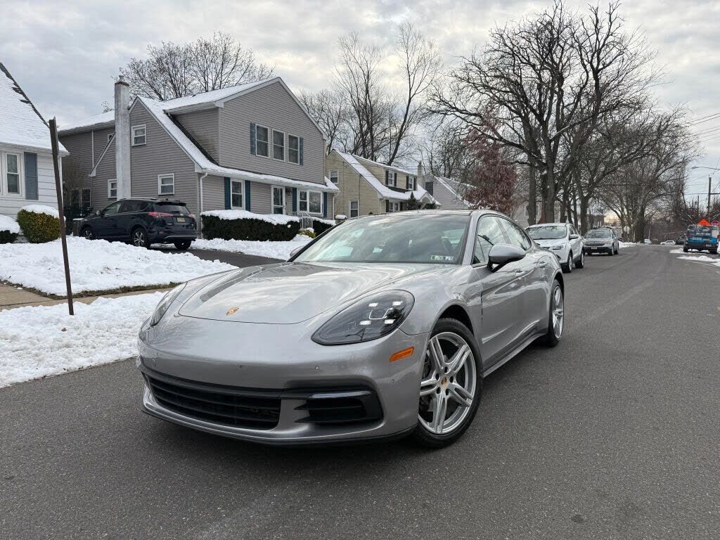 2017 PORSCHE Panamera