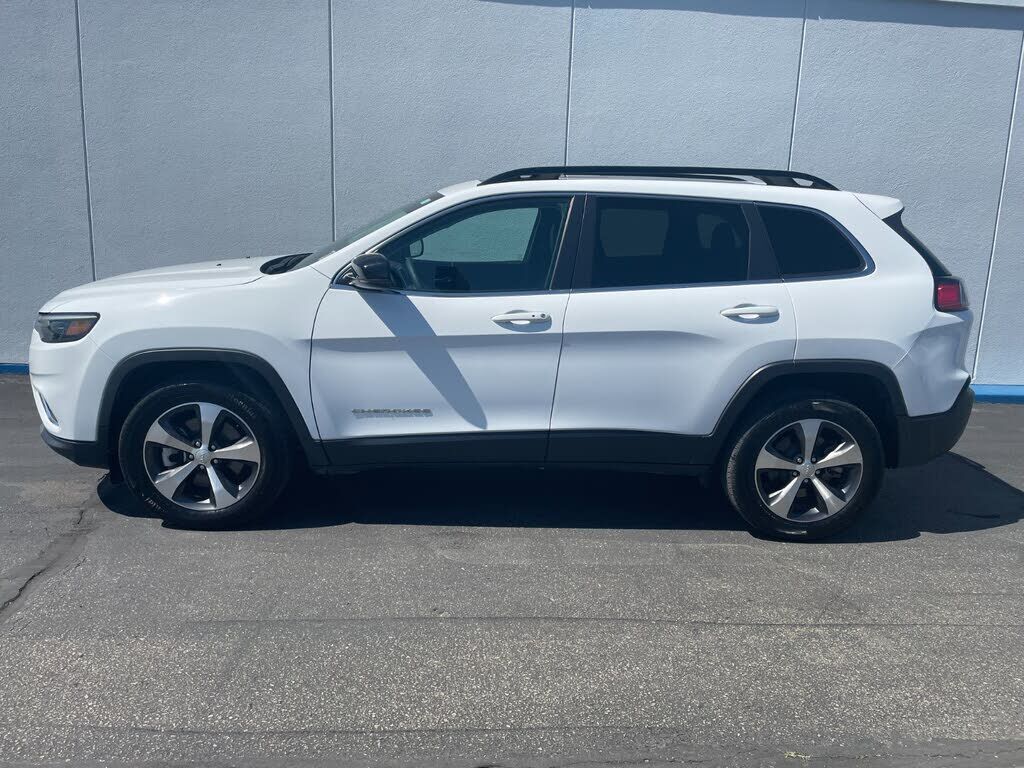 2022 JEEP Cherokee