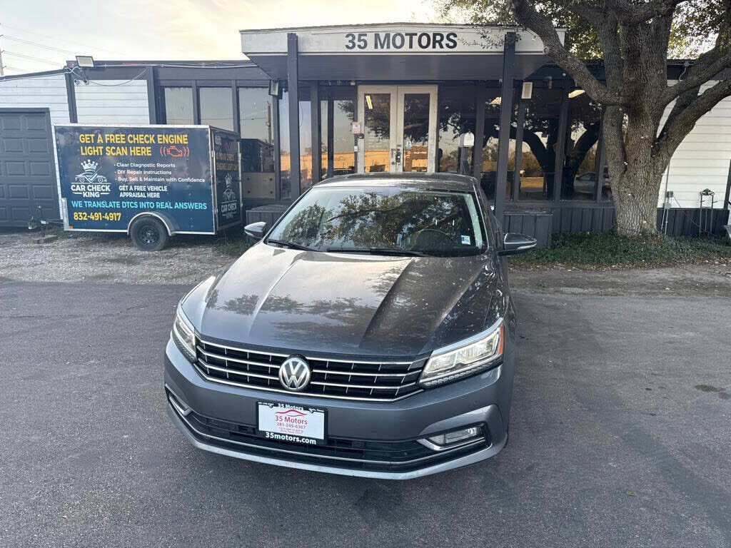 2017 VOLKSWAGEN Passat