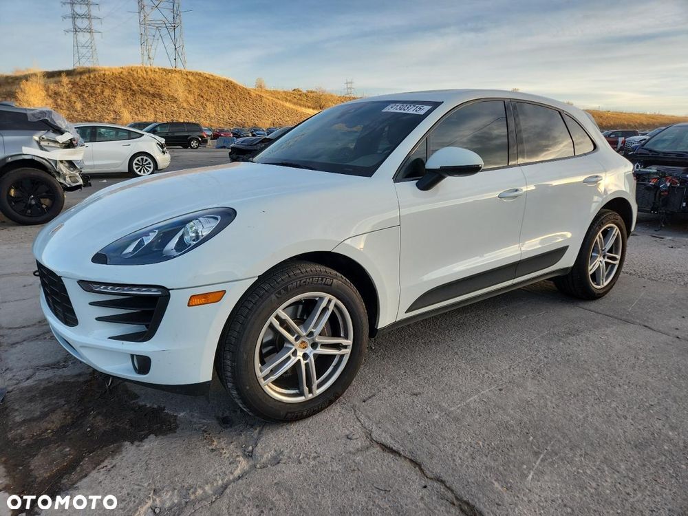 2018 PORSCHE Macan