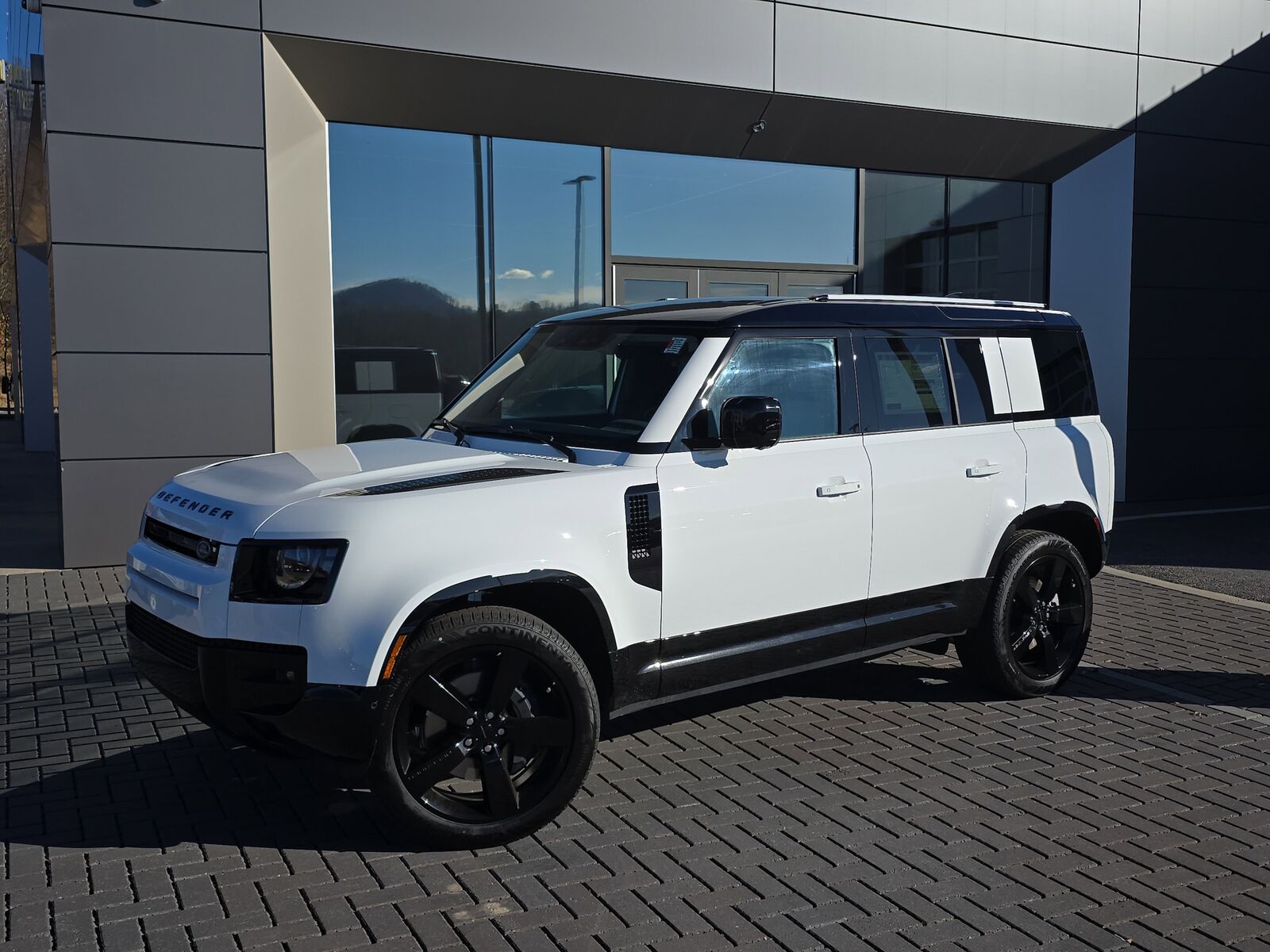 2026 LAND ROVER Defender