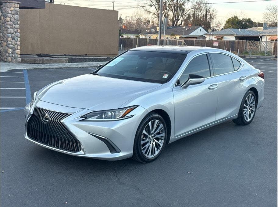 2019 LEXUS ES