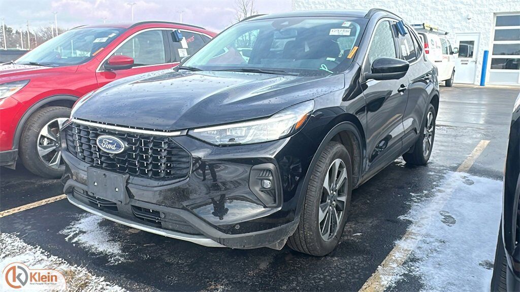 2024 FORD Escape