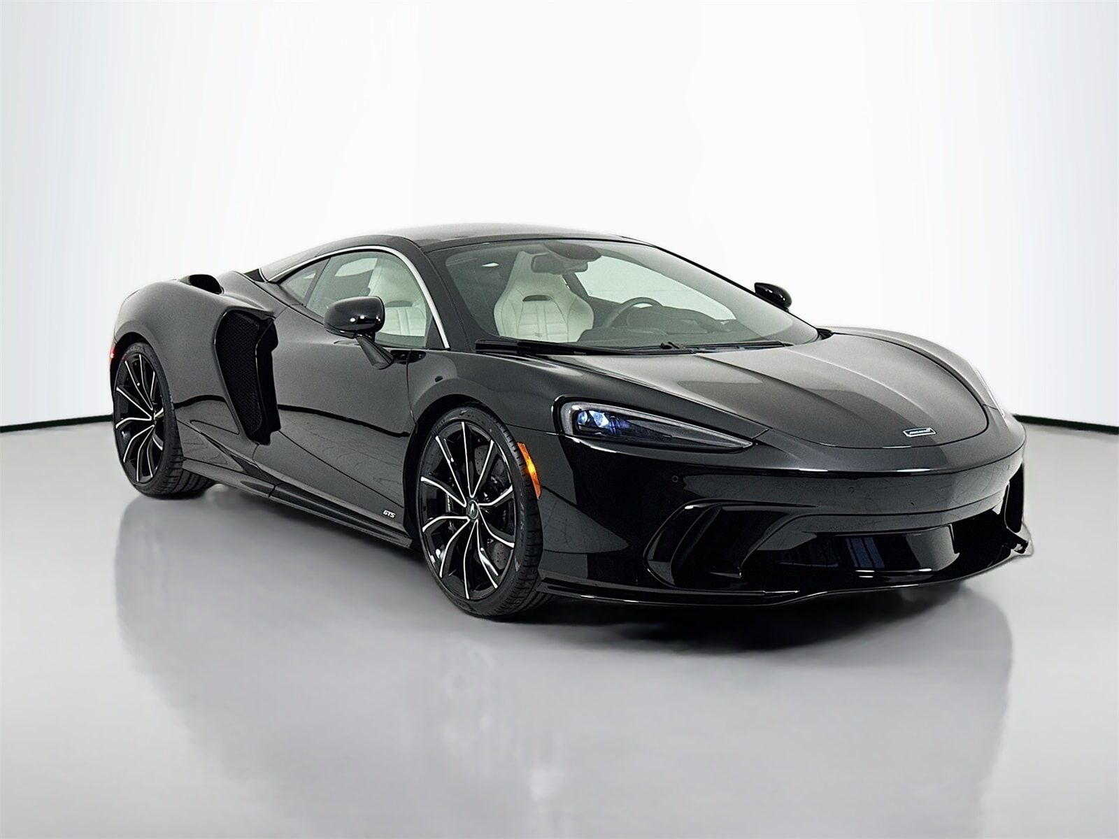 2026 MCLAREN GTS