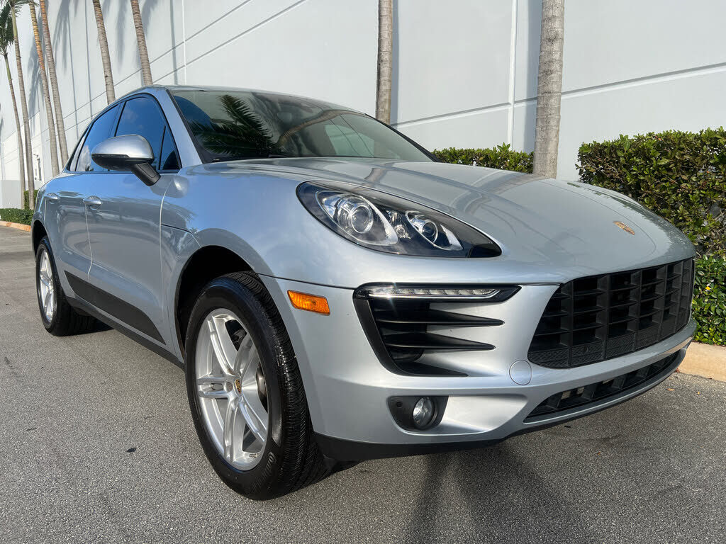 2018 PORSCHE Macan
